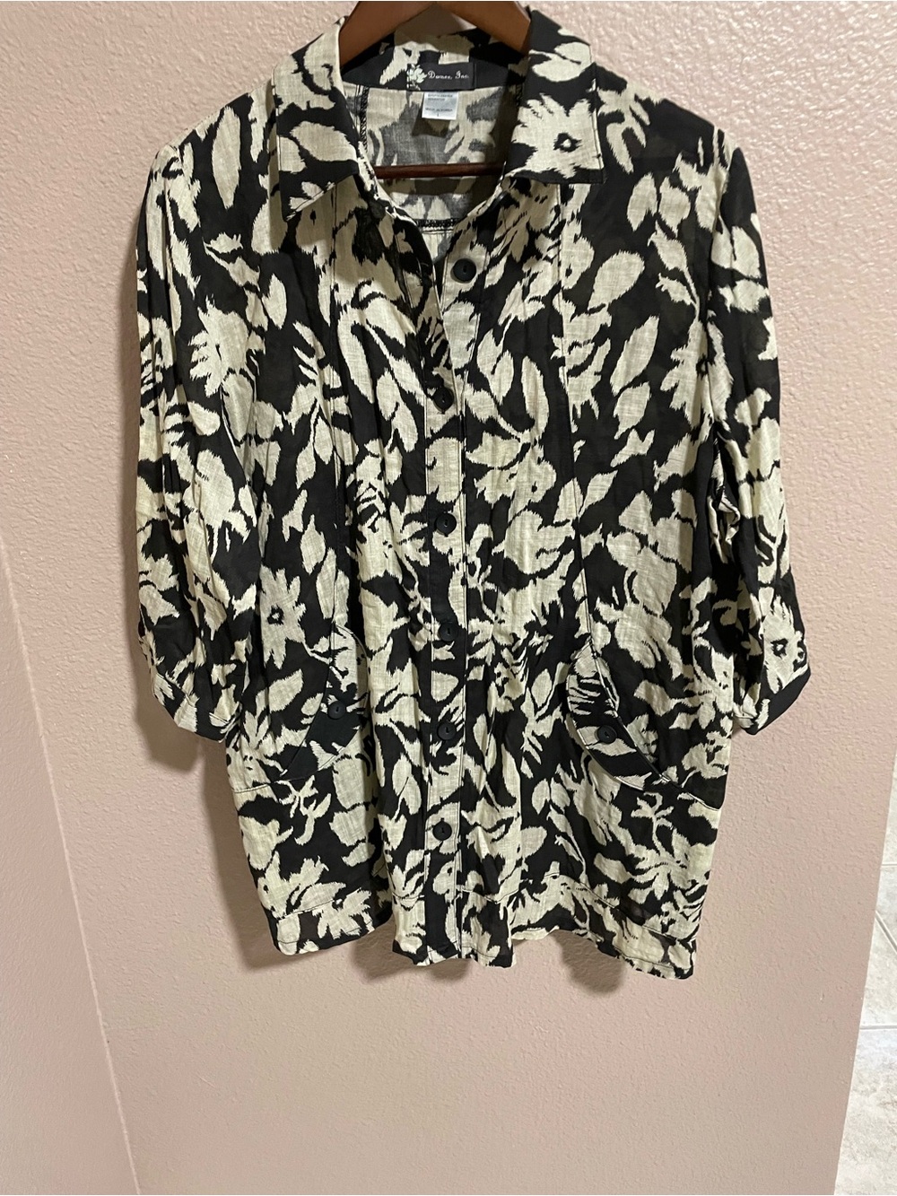 Black & Cream Floral Button-Front Women’s Tunic Top